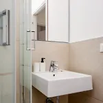 Апартаменты Joivy Cosy 3br Flat In The Centre Of *