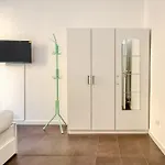 Joivy Cosy 3br Flat In The Centre Of * Милан
